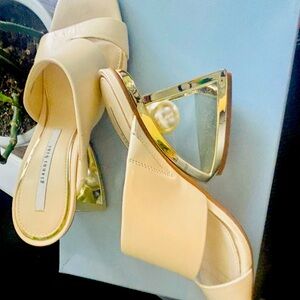 Gianni Bini Cream and Gold Heels with Elegant Design